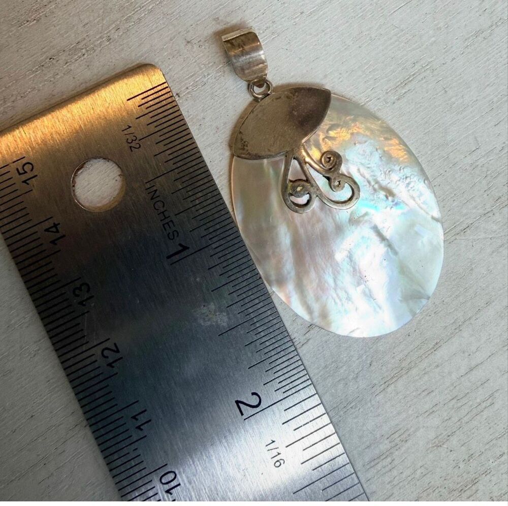 Sterling Silver Mother of Pearl Shell Pendant - Picture 4 of 5